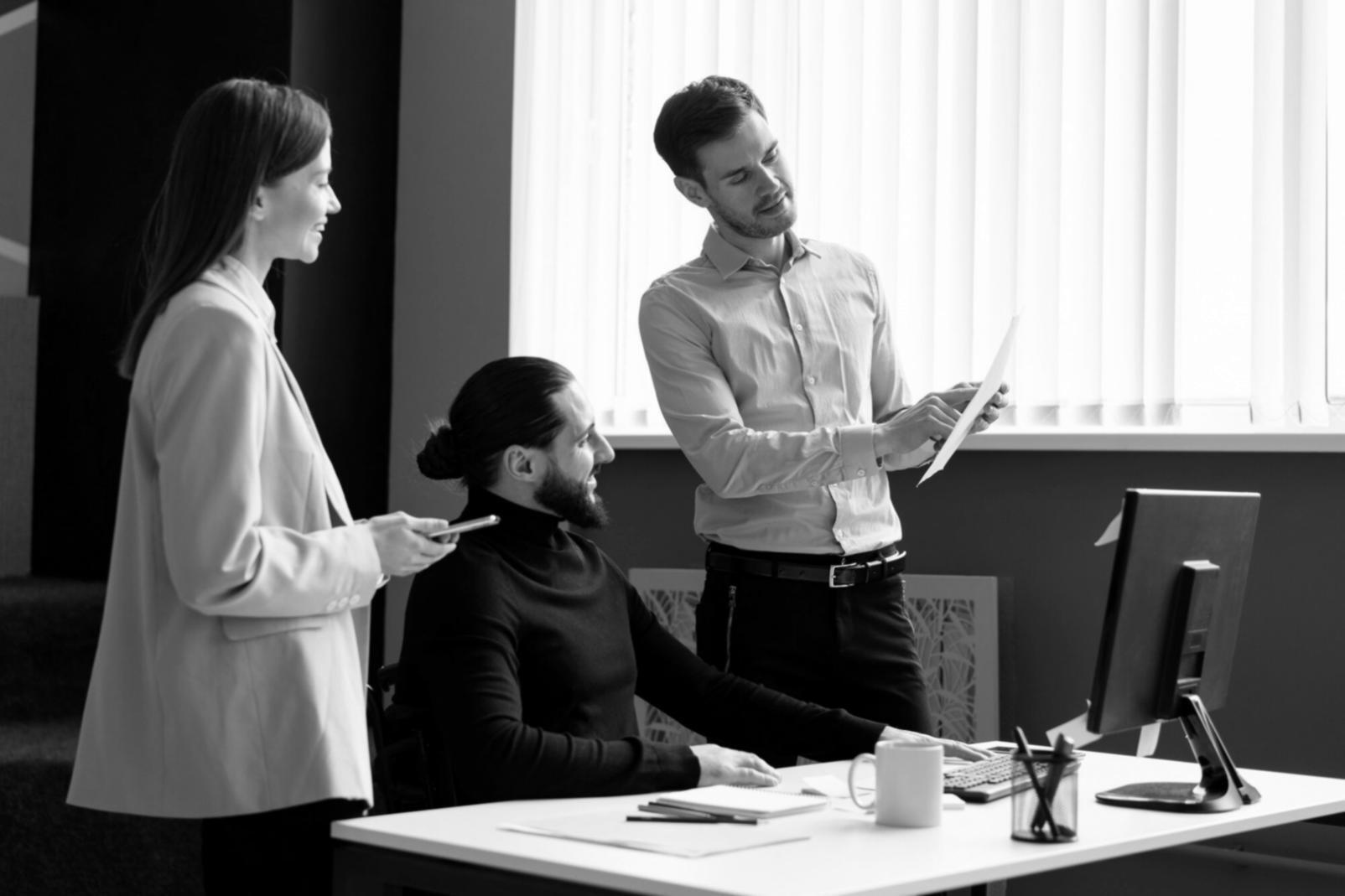 Arbeit an Interface-Prototyp am Computer