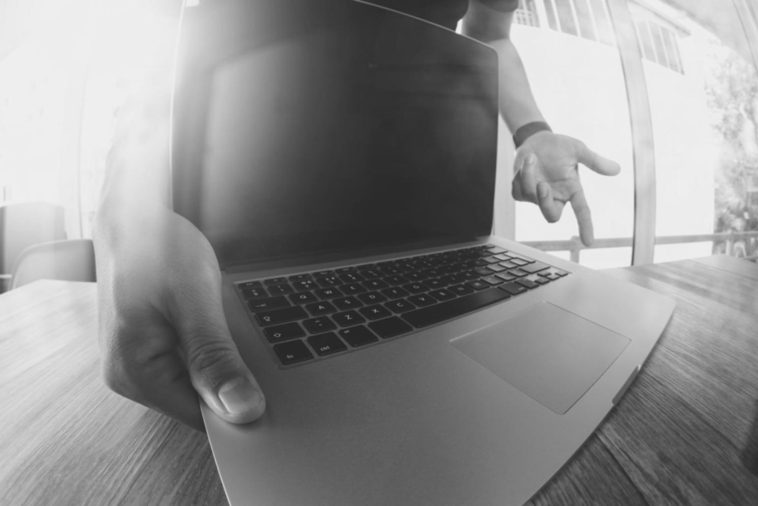 Arbeitsumgebung mit modernen digitalen Werkzeugen